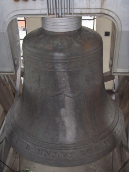 Freiheitsglocke Berlin vor dem Rathaus Schöneberg